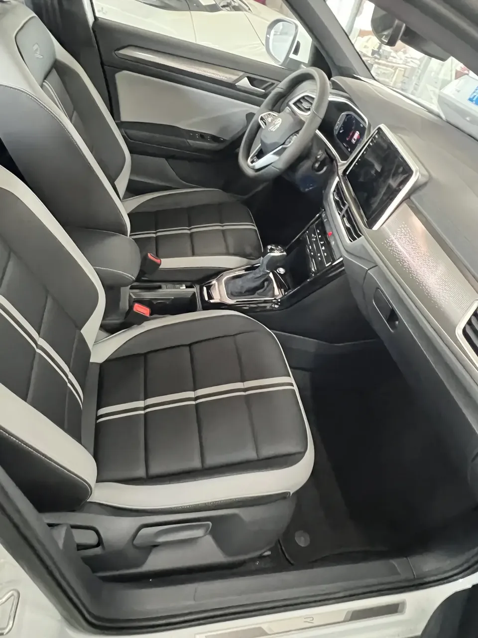 Volkswagen T-Roc facelift 300TSI DSG Chenguang version 2025 — миниатюра 2