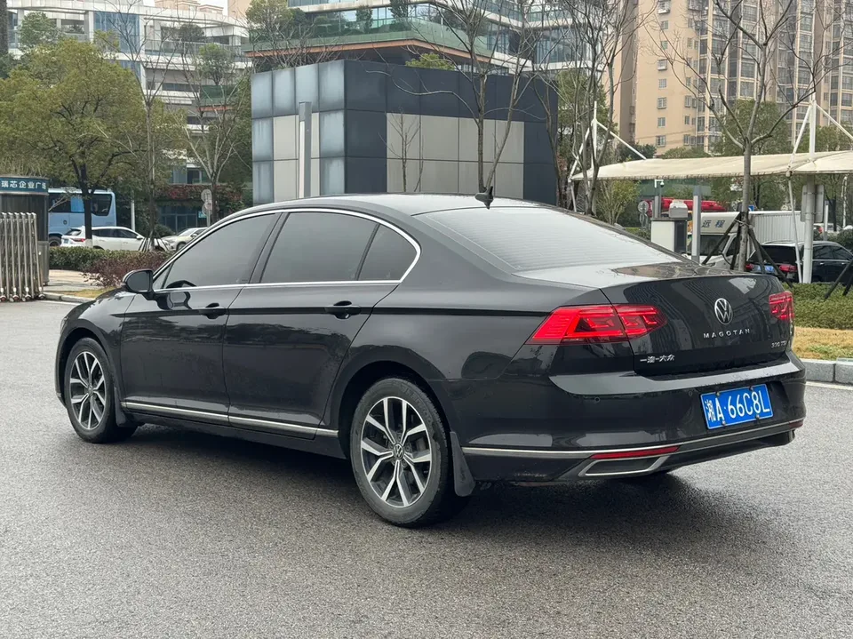 Volkswagen Magotan Magotan 2020 330TSI DSG Leading Edition 2022 — миниатюра 3