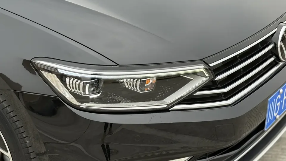 Volkswagen Magotan 330TSI DSG 30th Anniversary Edition 2022 — миниатюра 3