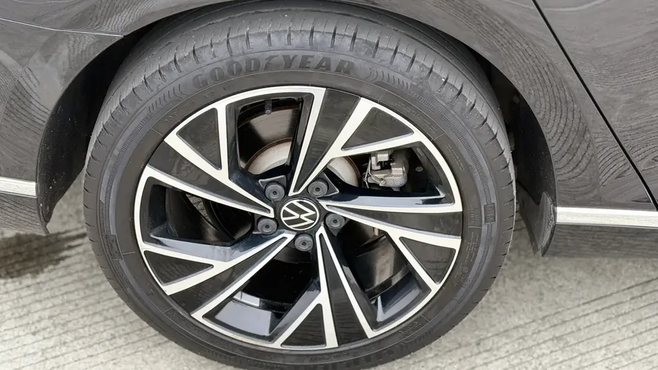 Volkswagen Magotan 330TSI DSG 30th Anniversary Edition 2022 — миниатюра 4
