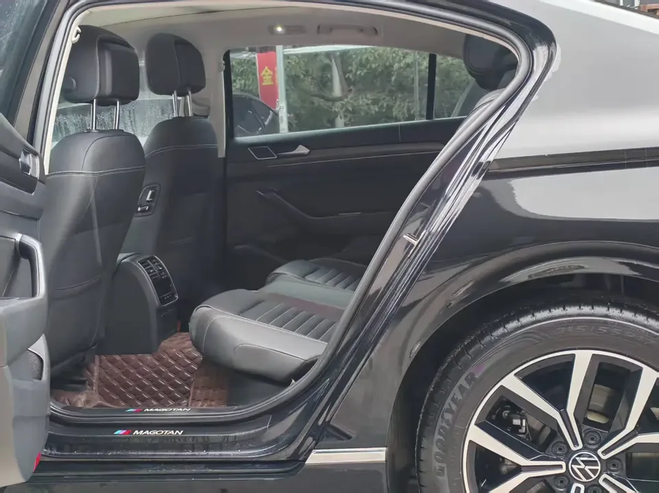 Volkswagen Magotan 330TSI DSG 30th Anniversary Edition 2022 — миниатюра 3