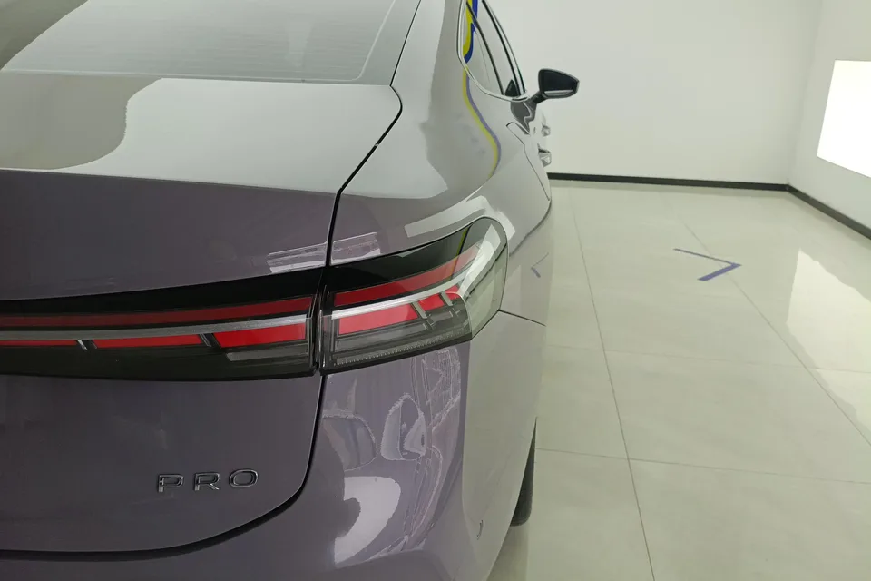 Volkswagen Passat Passat 2025 Pro 380TSI Dragon Edition 2024 — thumbnail 2