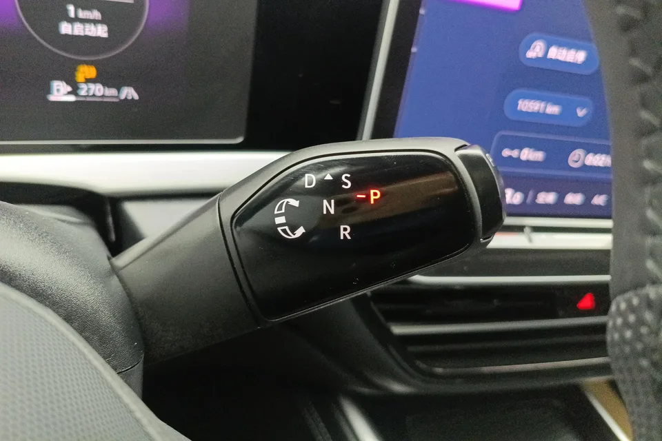 Volkswagen Passat Passat 2025 Pro 380TSI Dragon Edition 2024 — thumbnail 4