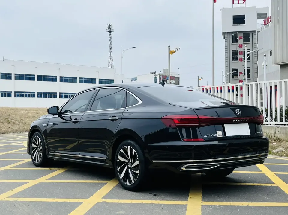 Volkswagen Passat Passat 2022 330TSI Starry Sky Deluxe Edition 2022 — миниатюра 4