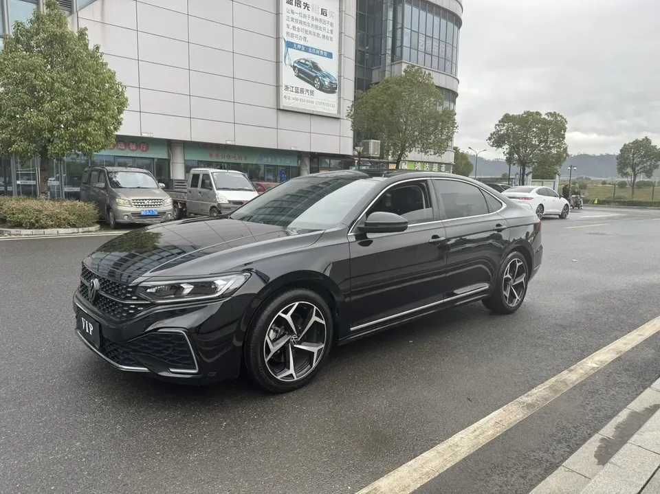 Volkswagen Passat 2023