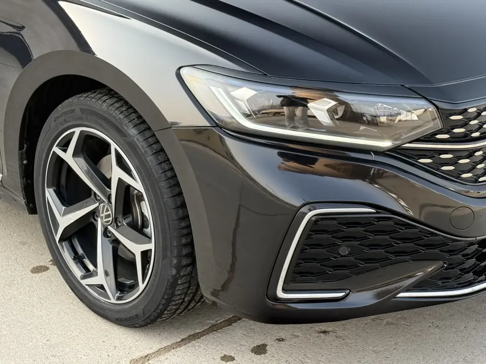 Volkswagen Passat facelift 330TSI Elite Edition 2023 — миниатюра 3