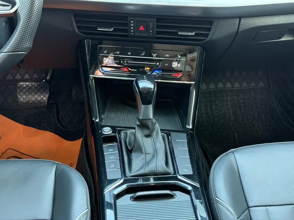Volkswagen Passat facelift 330TSI Elite Edition 2023 — миниатюра 4