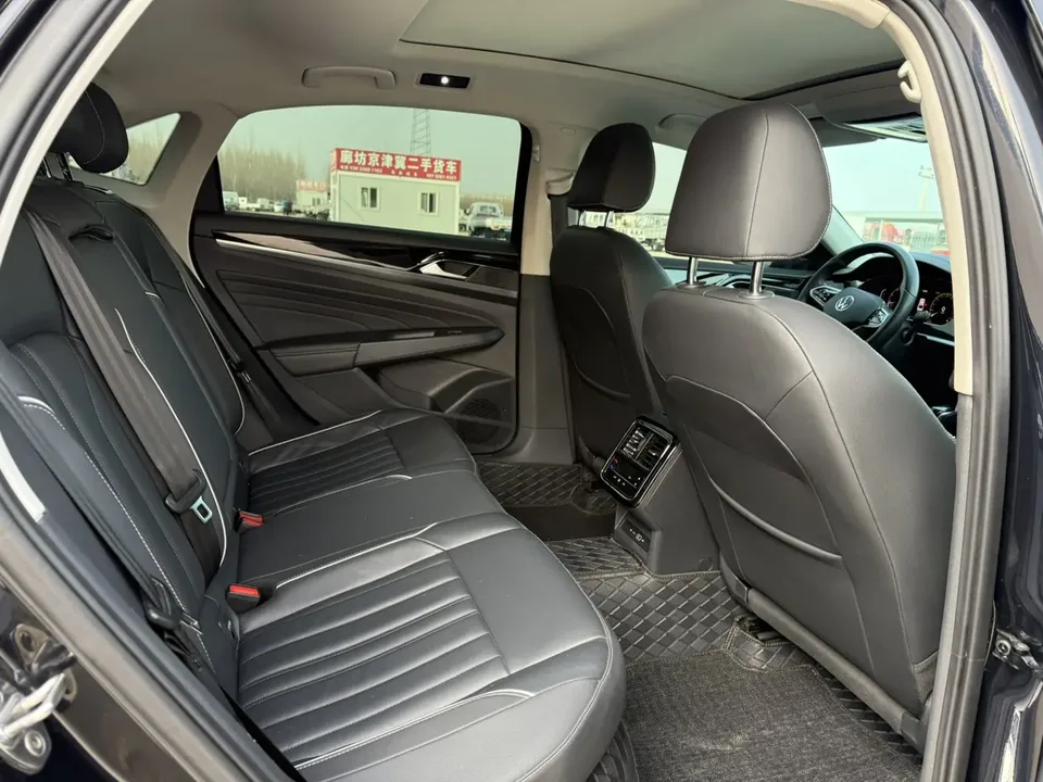 Volkswagen Passat facelift 330TSI Elite Edition 2023 — миниатюра 5