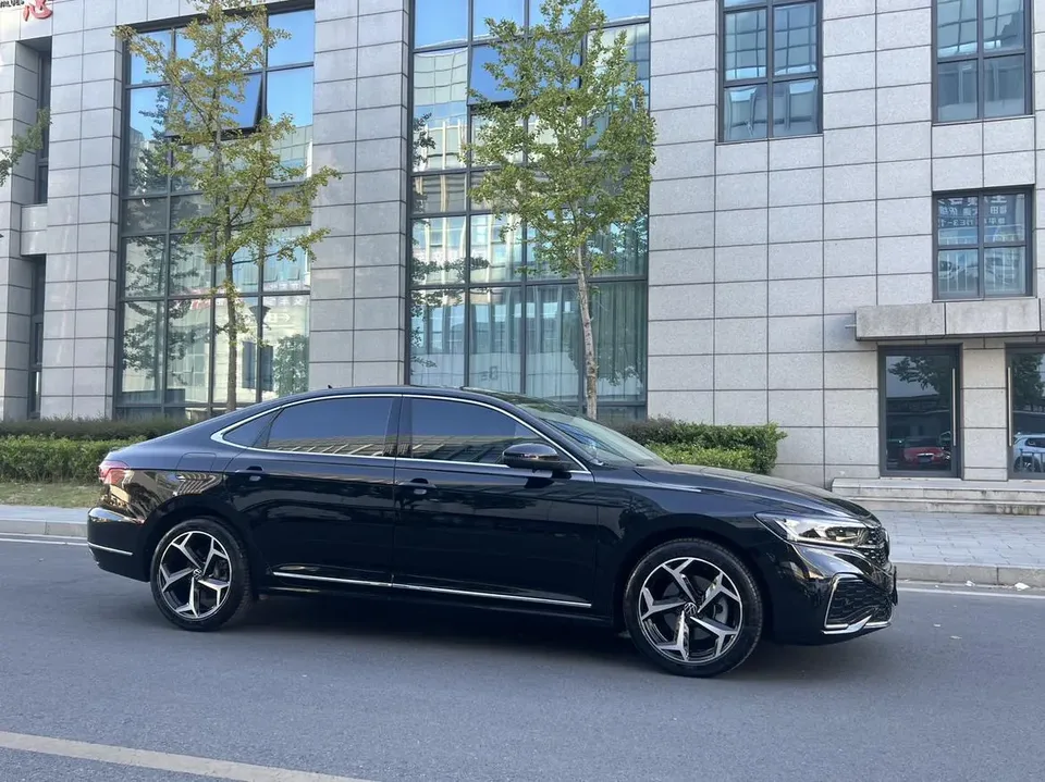 Volkswagen Passat facelift 330TSI Star Elite Edition 2024 — миниатюра 2