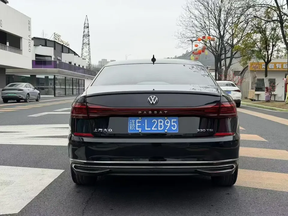 Volkswagen Passat facelift 330TSI Elite Edition 2023 — миниатюра 3