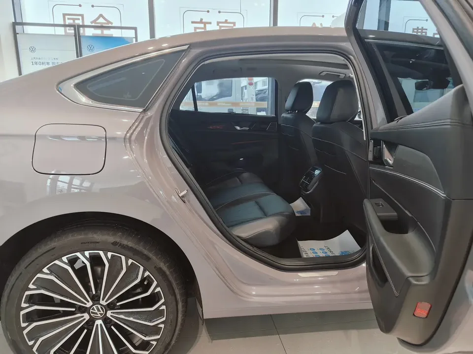 Volkswagen Passat Passat 2025 PRO 380TSI Dragon Edition 2024 — миниатюра 3