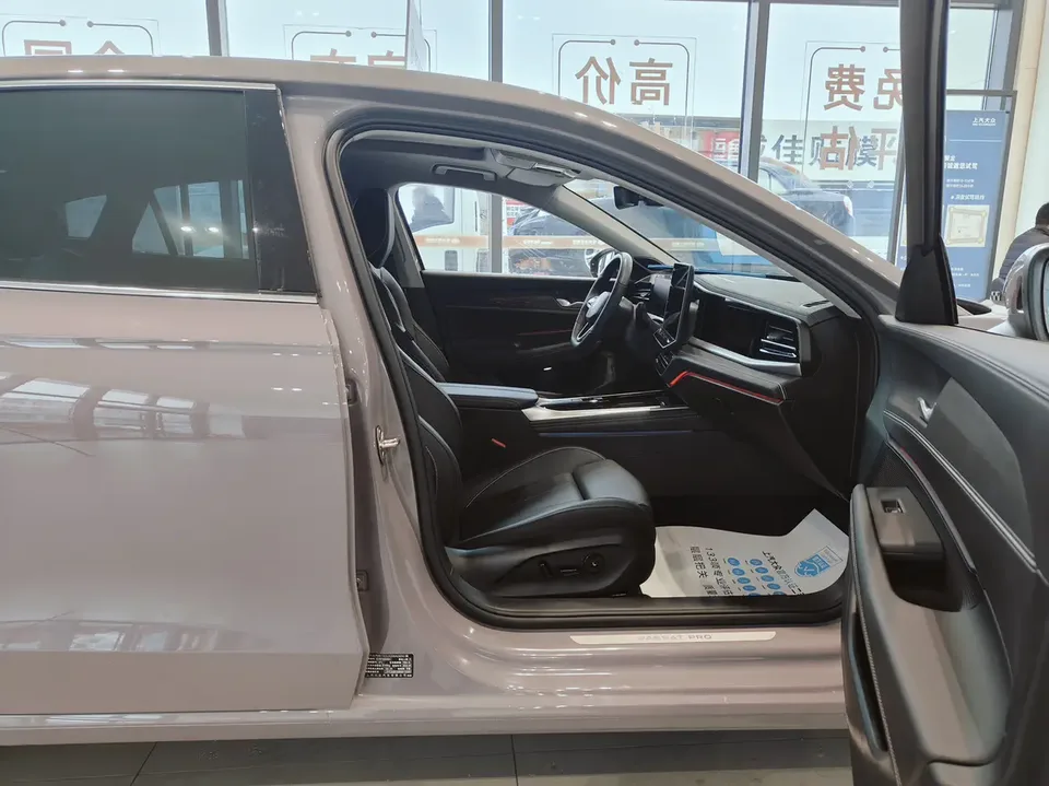 Volkswagen Passat Passat 2025 PRO 380TSI Dragon Edition 2024 — миниатюра 4