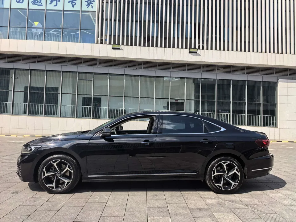 Volkswagen Passat facelift 330TSI Star Elite Edition 2023 — миниатюра 2
