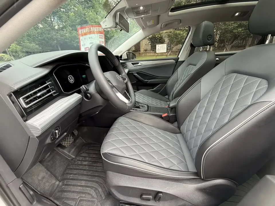 Volkswagen Sagitar 2023 Sagitar 300TSI DSG Excellence Edition 2024 — миниатюра 4