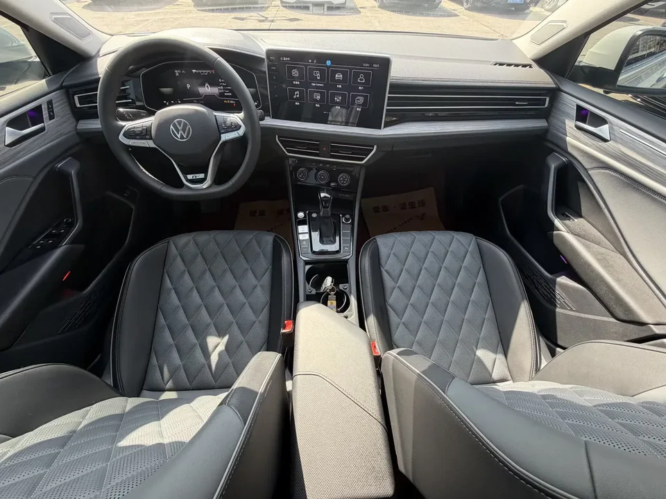Volkswagen Sagitar Sagitar 300TSI DSG Beyond Edition 2024 — миниатюра 3