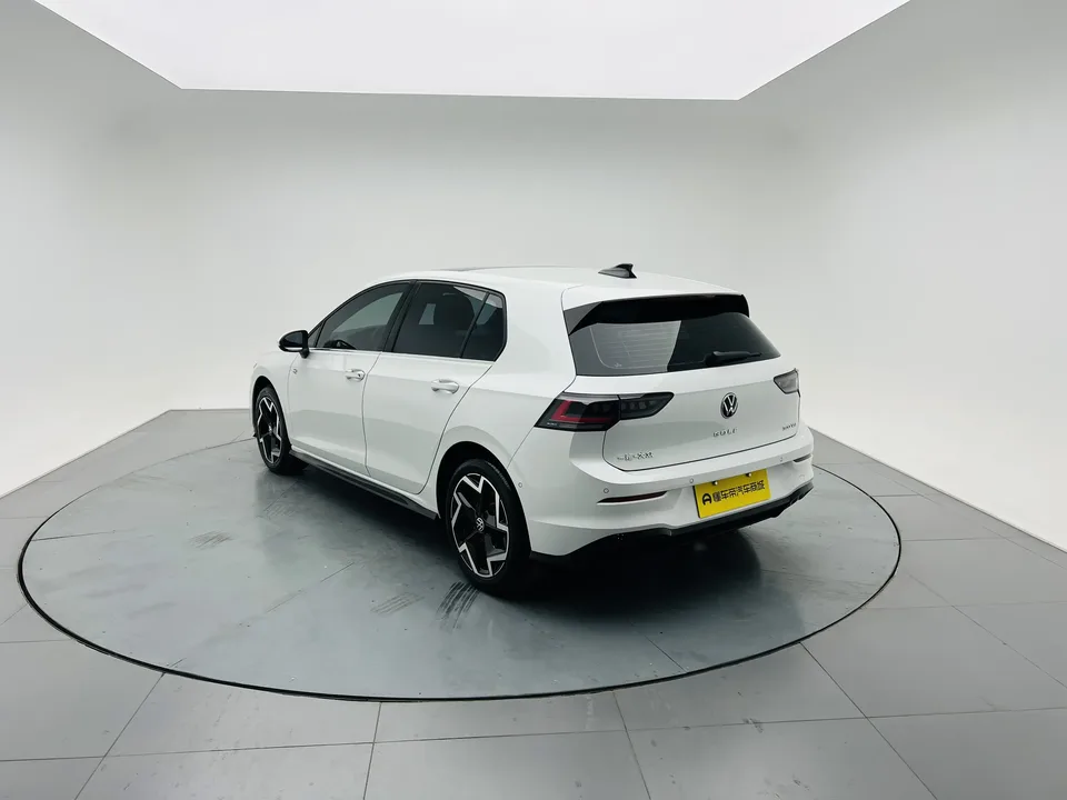 Volkswagen Golf golf 2025 300TSI R-Line facelift 2025 — thumbnail 2