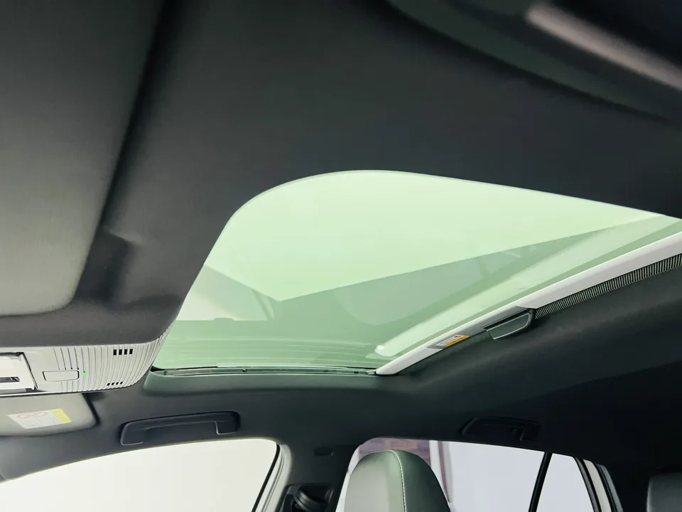 Volkswagen Golf golf 2025 300TSI R-Line facelift 2025 — thumbnail 5