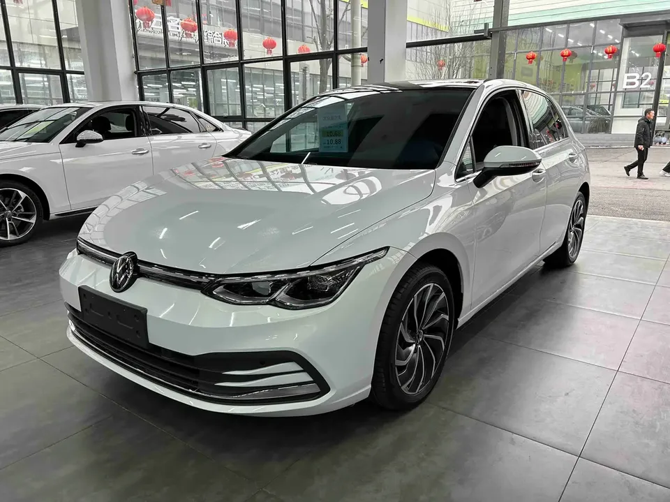Volkswagen Golf facelift 280TSI DSG Pro 2024 — фото 1, купить с доставкой в Москву