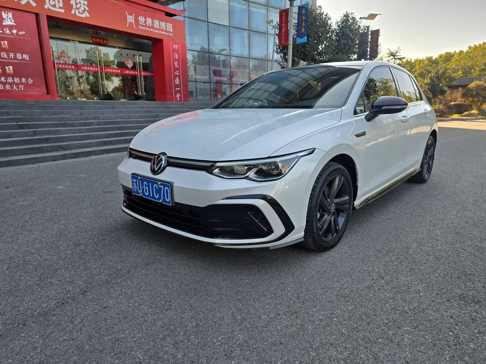 Volkswagen Golf Golf 2023 280TSI DSG Pro 2023 — фото 1, купить с доставкой в Москву