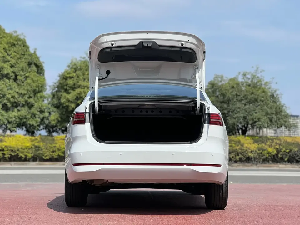 Volkswagen Lavida 2026 Volkswagen Lavida Pro 300TSI Starry Sky Six Million Edition 2026 — миниатюра 2