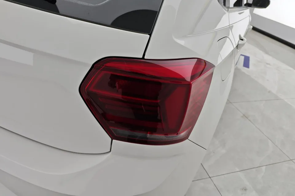 Volkswagen Polo Polo 2021 Plus 1.5L Automatic Colorful Technology Edition 2022 — thumbnail 2
