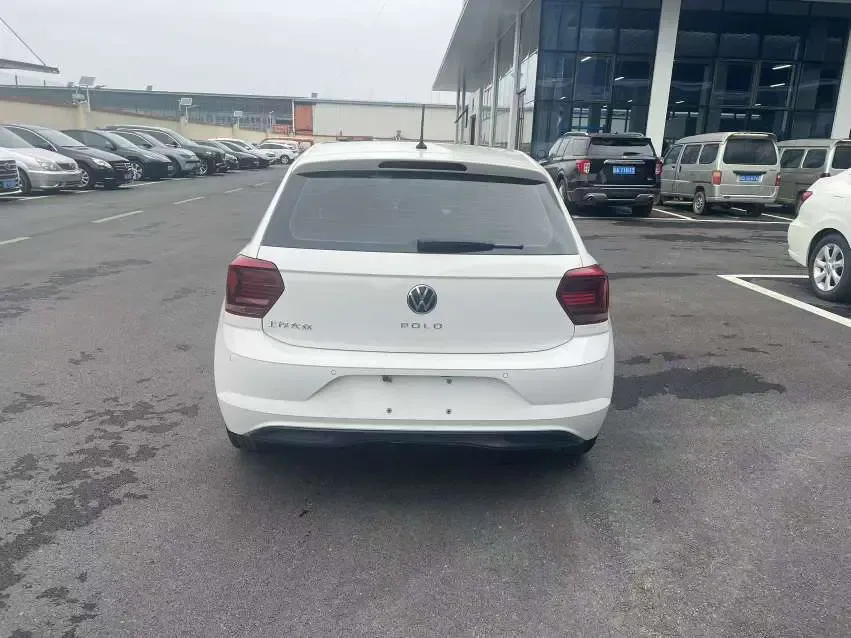 Volkswagen Polo Plus 1.5L Automatic Colorful Technology Edition 2022 — миниатюра 2
