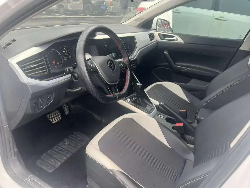 Volkswagen Polo Plus 1.5L Automatic Colorful Technology Edition 2022 — миниатюра 3