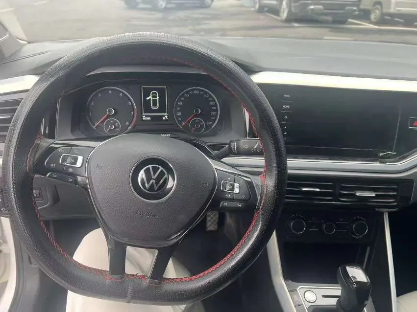 Volkswagen Polo Plus 1.5L Automatic Colorful Technology Edition 2022 — миниатюра 5