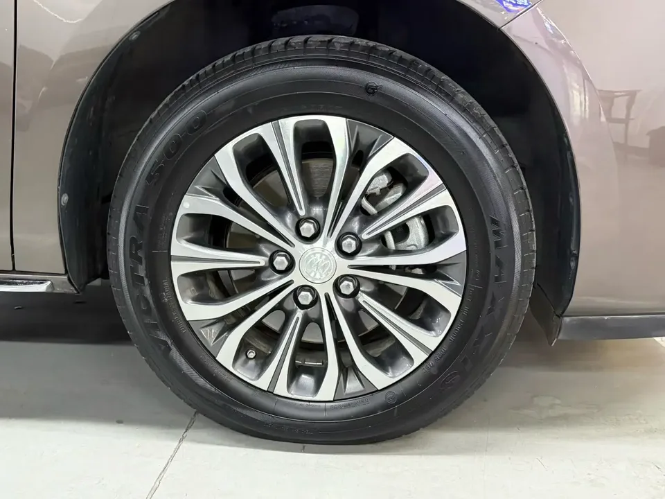Buick GL8 facelift land business class 2.0T smart model 2023 — миниатюра 2