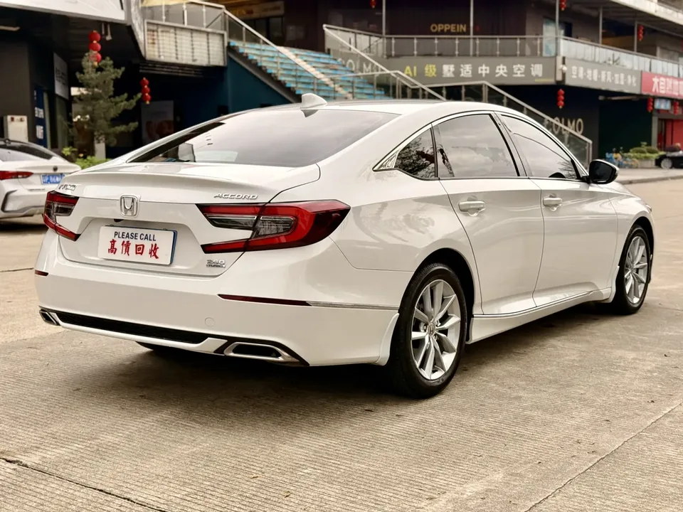 Honda Accord Accord 2022 260TURBO Deluxe Edition 2022 — миниатюра 2