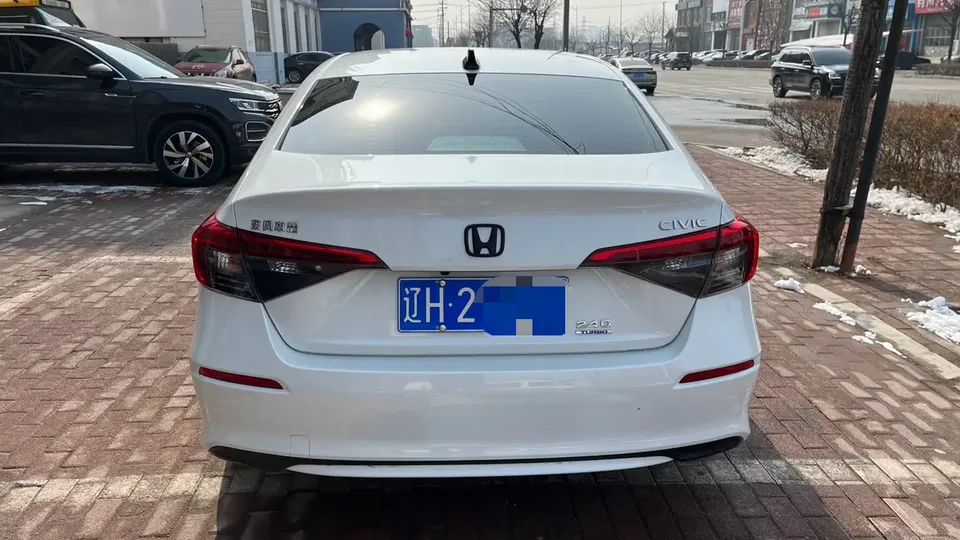 Honda CIVIC Civic 240TURBO CVT Dynamic C-position Customer Special Edition 2023 — миниатюра 4