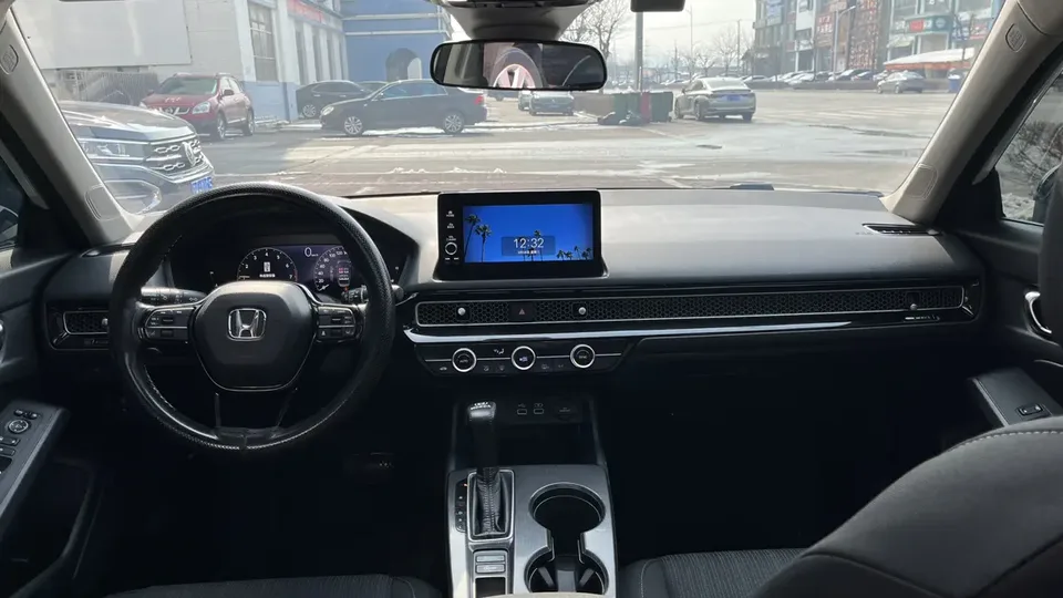 Honda CIVIC Civic 240TURBO CVT Dynamic C-position Customer Special Edition 2023 — миниатюра 5