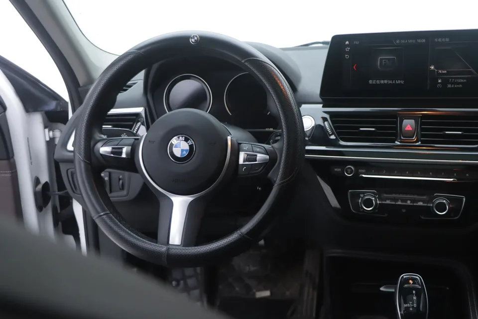 BMW 1 Series BMW 1 Series 2021 120i M Sport Night Edition 2023 — миниатюра 5