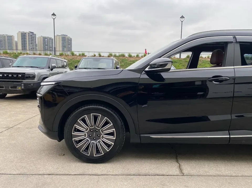 Jetour Jietu X70 PLUS JETOUR X70 PLUS 2025 1.5T 6DCT Elite 7-seater 2024 — миниатюра 3