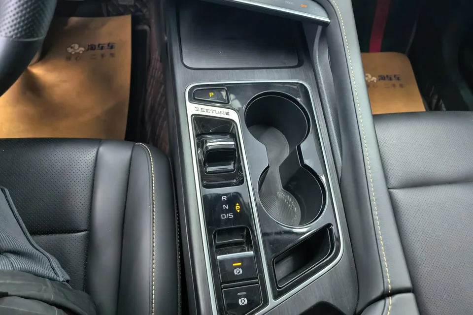 FAW Bestune B70 Longteng Edition 1.5T Leading Model 2024 — миниатюра 4
