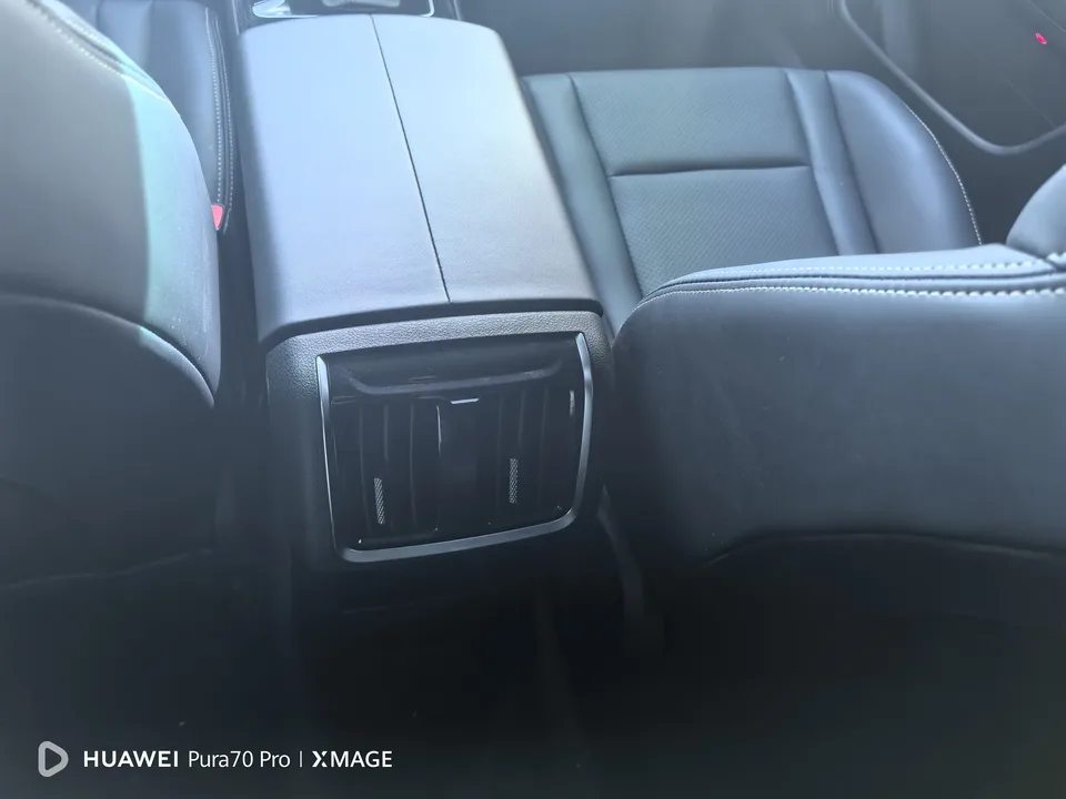 FAW Bestune B70 Bestune B70 2023 third generation 1.5T automatic enjoyment model 2024 — миниатюра 3