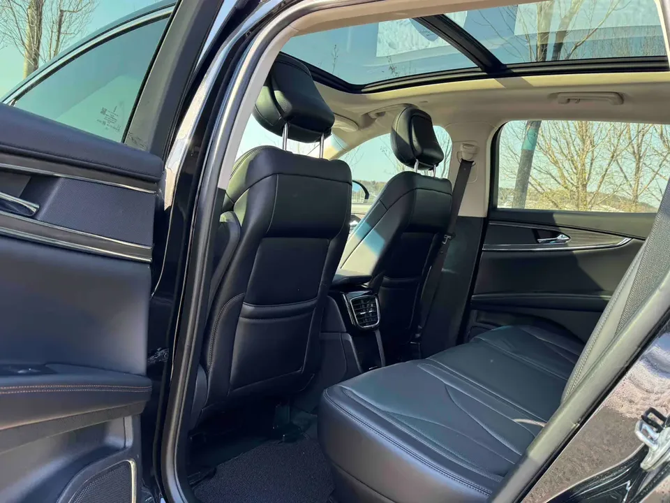 Lincoln Navigator 2.0T 4WD Premium Edition 2023 — миниатюра 3