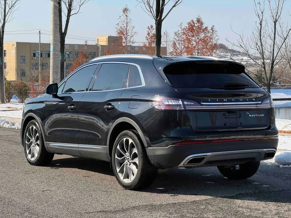 Lincoln Navigator 2.0T 4WD Premium Edition 2023 — миниатюра 4