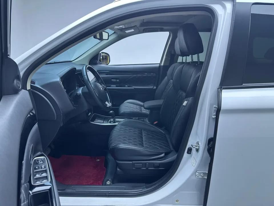 Mitsubishi Outlander 2.0L 2WD Enjoy Edition 5 Seaters 2022 — миниатюра 5