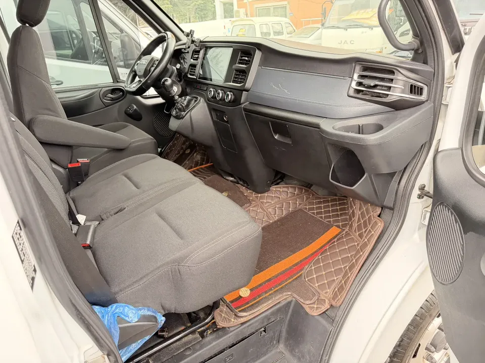 Jiangling Fushun 2.0T manual diesel mid-axle mid-roof commercial multi-purpose passenger car with 7 seats 2024 — миниатюра 3
