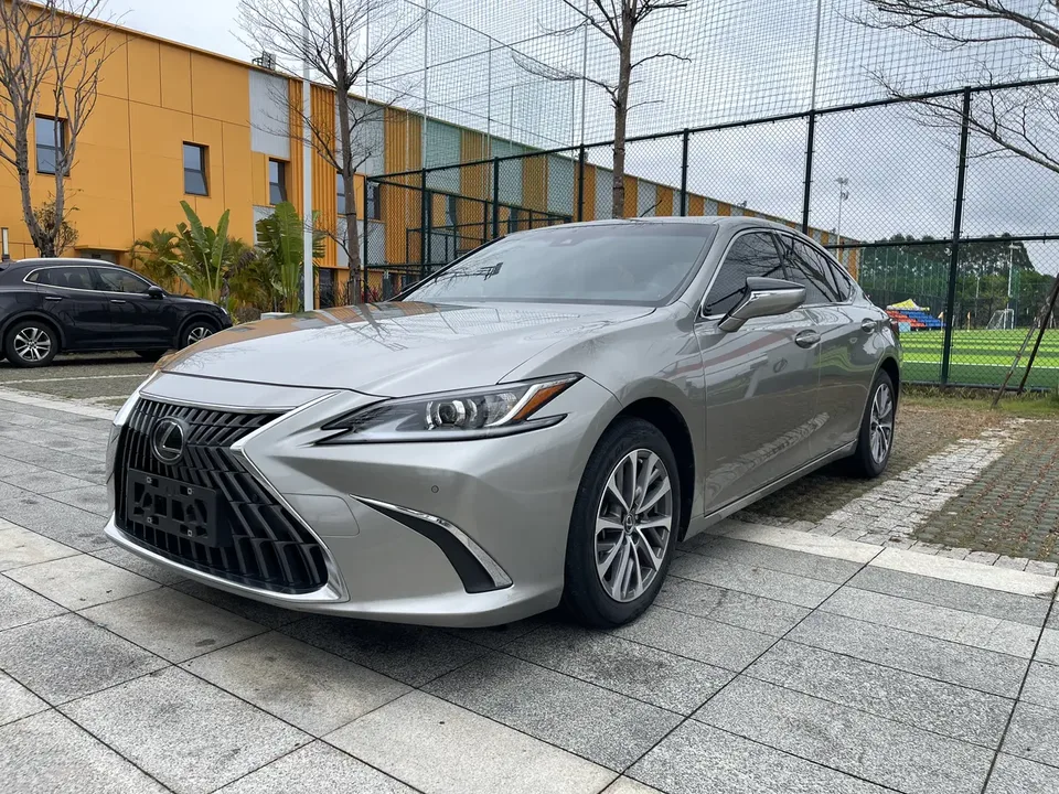 Lexus ES 2023