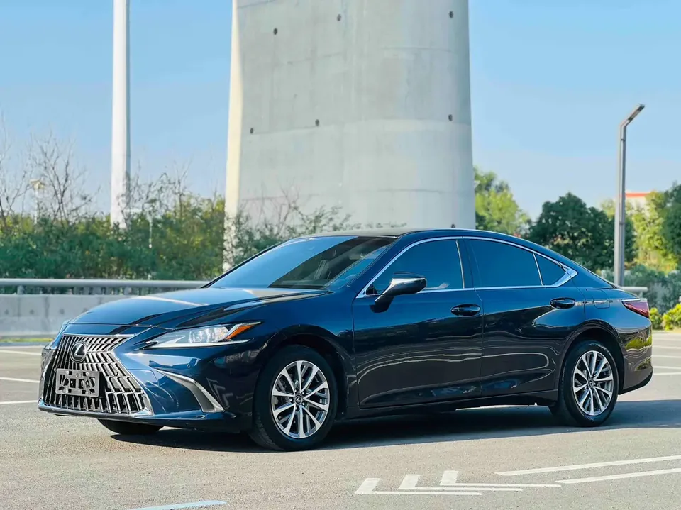 Lexus ES 2023