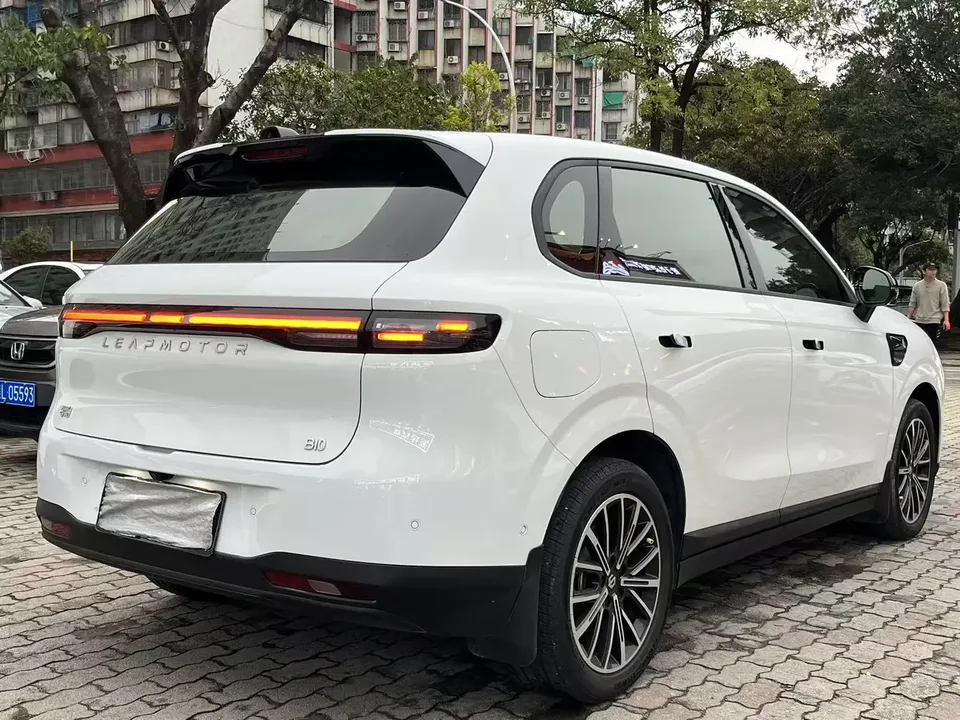 Leapmotor B10 510 Enjoy Edition 2025 — миниатюра 2