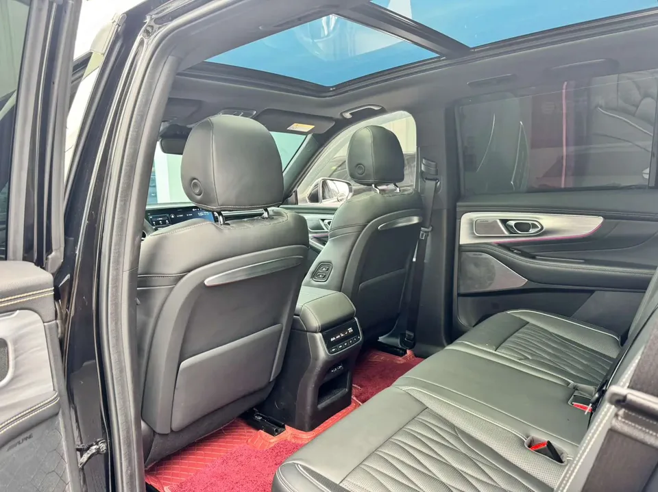 GAC Trumpchi GS8 Pilot Series 2.0TGDI 2WD Premium Edition 7 Seaters 2023 — миниатюра 3
