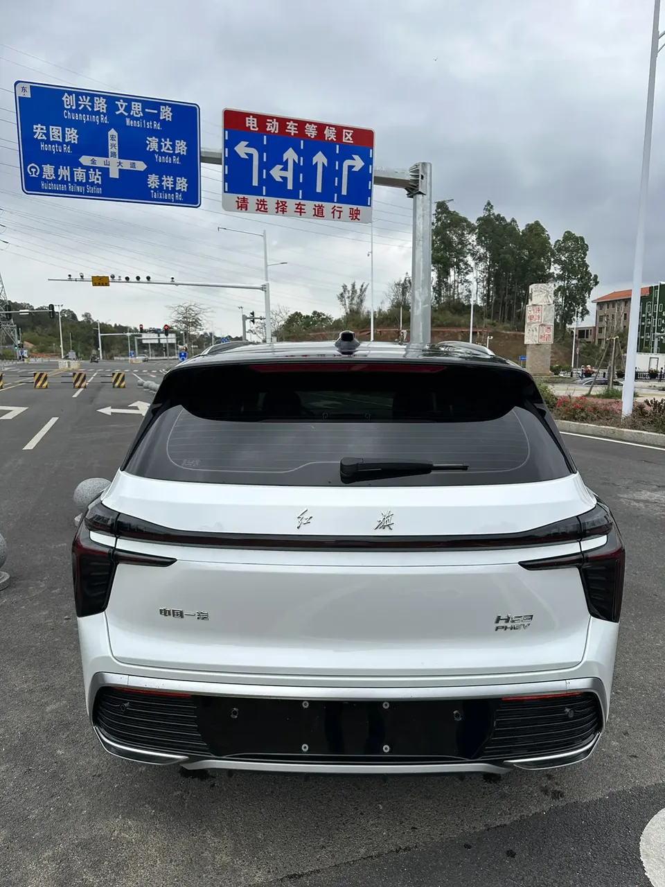 Hongqi HS3 PHEV 117km Jinwei PLUS Edition 2025 — миниатюра 2
