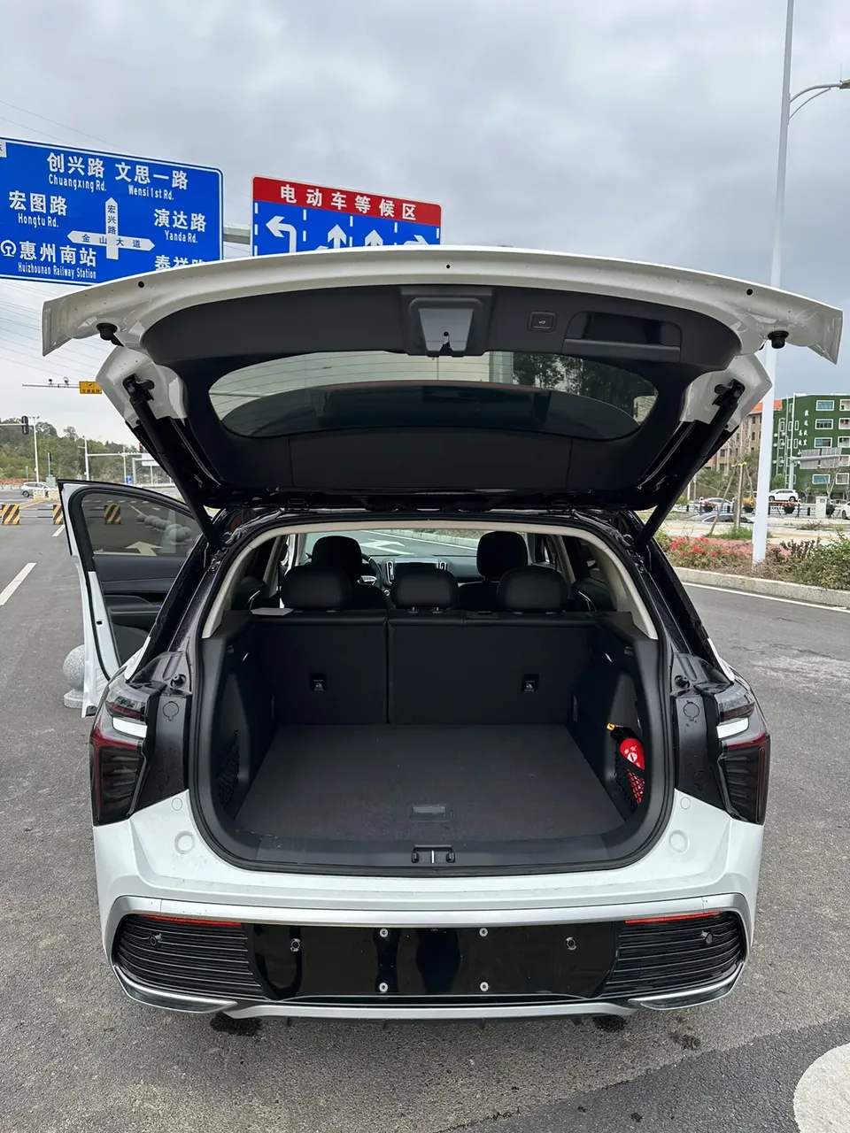Hongqi HS3 PHEV 117km Jinwei PLUS Edition 2025 — миниатюра 3