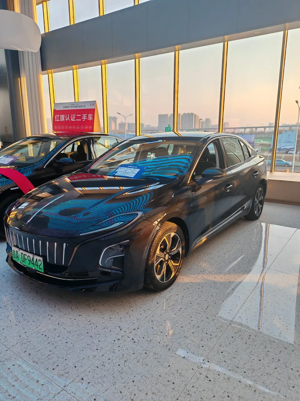 Hongqi E-QM5 2023