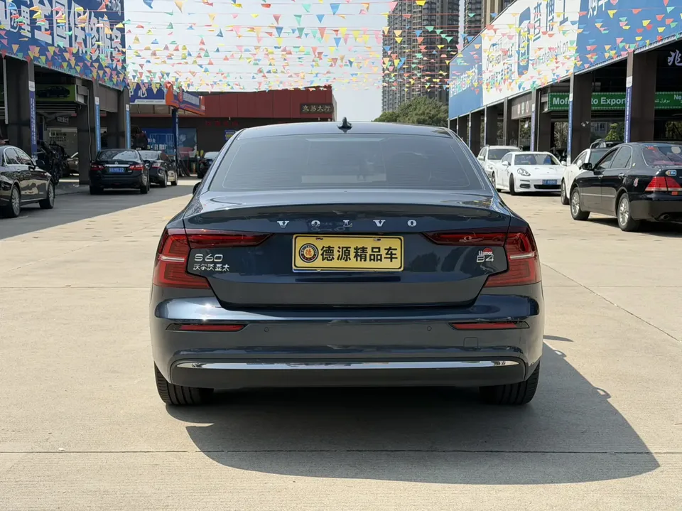 Volvo S60 Volvo S60 2025 B4 Zhiyi Luxury Edition 2024 — миниатюра 4