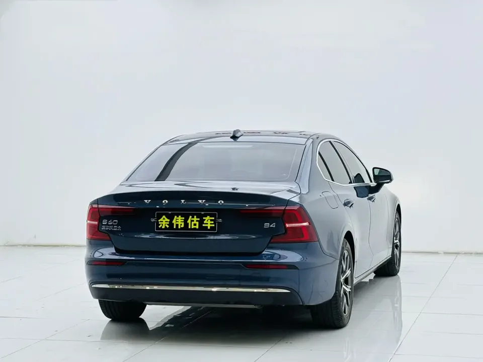 Volvo S60 Volvo S60 2023 B4 Zhiyi Luxury Edition 2023 — миниатюра 4