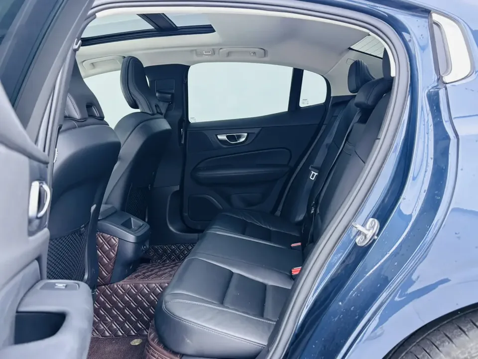 Volvo S60 Volvo S60 2023 B4 Zhiyi Luxury Edition 2023 — миниатюра 5